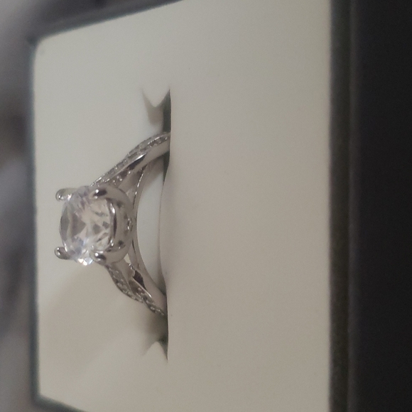 Oliveti Cubic Zirconia Engagement Ring Set size 7 - Picture 5 of 8